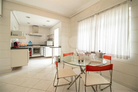 Casa à venda com 4 quartos, 218m² em Vila Nova Caledonia, São Paulo