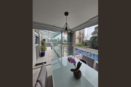 Apartamento à venda com 120m², 2 quartos e 2 vagasVaranda