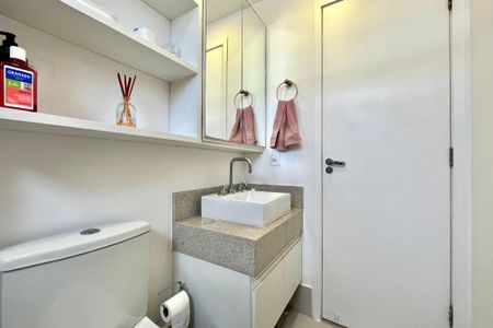 Apartamento à venda com 93m², 2 quartos e 2 vagasBanheiro da Suíte 1