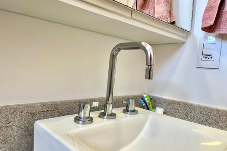 Apartamento à venda com 93m², 2 quartos e 2 vagasBanheiro da Suíte 1