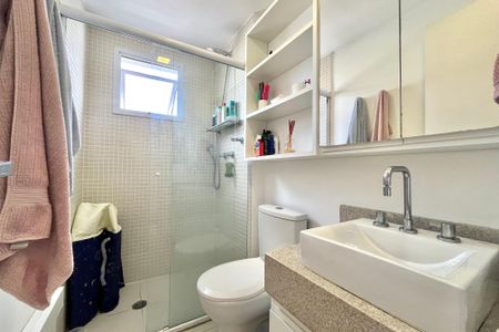 Apartamento à venda com 93m², 2 quartos e 2 vagasBanheiro da Suíte 1