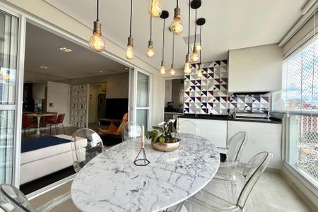 Apartamento à venda com 93m², 2 quartos e 2 vagasVaranda