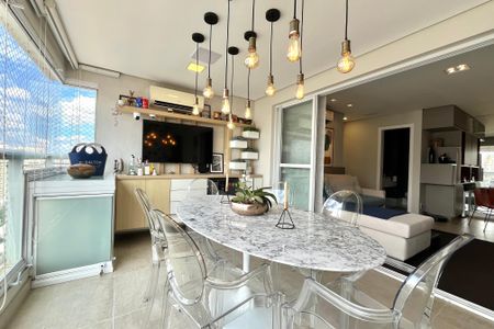 Apartamento à venda com 93m², 2 quartos e 2 vagasVaranda