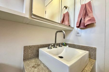 Apartamento à venda com 93m², 2 quartos e 2 vagasBanheiro da Suíte 1