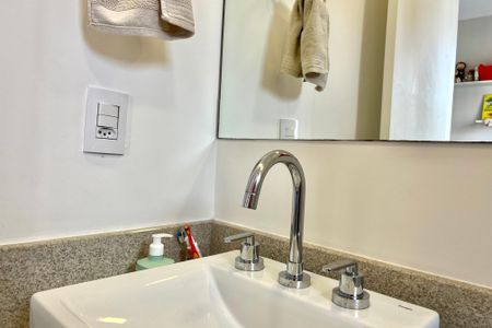 Apartamento à venda com 93m², 2 quartos e 2 vagasBanheiro da Suíte 2