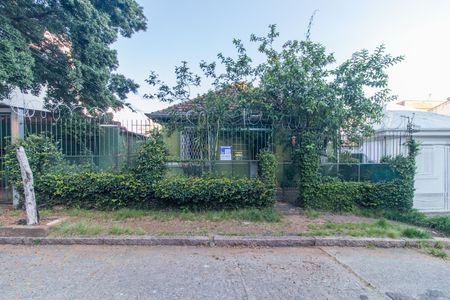 Casa à venda com 250m², 3 quartos e 1 vaga Casa à venda com 250m², 3 quartos e 1 vagaFachada