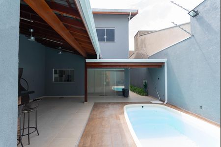 Casa para alugar com 218m², 3 quartos e 3 vagas Casa para alugar com 218m², 3 quartos e 3 vagasPiscina