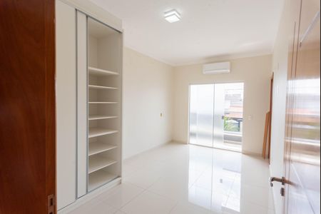 Casa para alugar com 218m², 3 quartos e 3 vagas Casa para alugar com 218m², 3 quartos e 3 vagasSuíte