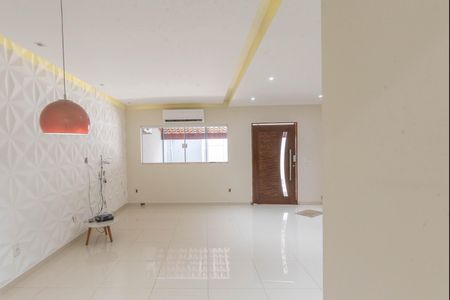 Casa para alugar com 218m², 3 quartos e 3 vagas Casa para alugar com 218m², 3 quartos e 3 vagasSala
