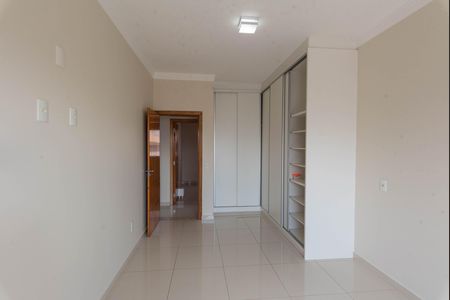 Casa para alugar com 218m², 3 quartos e 3 vagas Casa para alugar com 218m², 3 quartos e 3 vagasSuíte