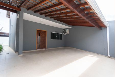 Casa para alugar com 218m², 3 quartos e 3 vagas Casa para alugar com 218m², 3 quartos e 3 vagasFachada
