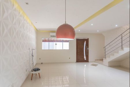 Casa para alugar com 218m², 3 quartos e 3 vagas Casa para alugar com 218m², 3 quartos e 3 vagasSala