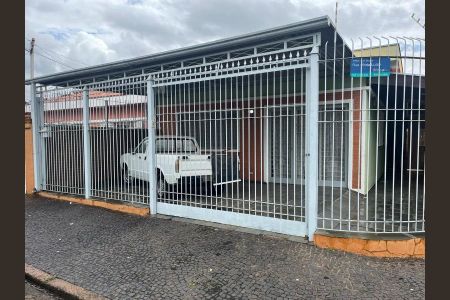 Casa à venda com 206m², 2 quartos e 5 vagasFoto 01