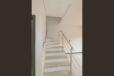 Casa à venda com 92m², 2 quartos e 1 vagaEscada