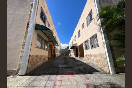 Casa à venda com 88m², 3 quartos e 1 vaga Casa à venda com 88m², 3 quartos e 1 vagaEntrada