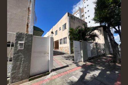 Casa à venda com 88m², 3 quartos e 1 vaga Casa à venda com 88m², 3 quartos e 1 vagaFachada e portaria