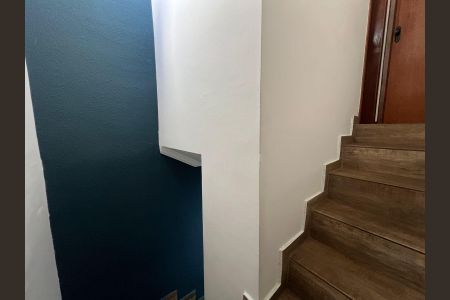 Casa à venda com 88m², 3 quartos e 1 vaga Casa à venda com 88m², 3 quartos e 1 vagaEscada