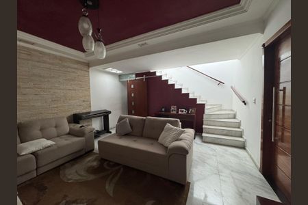 Casa à venda com 125m², 3 quartos e 2 vagasSala