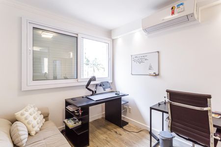 Quarto 1 de apartamento à venda com 2 quartos, 75m² em Moema, São Paulo