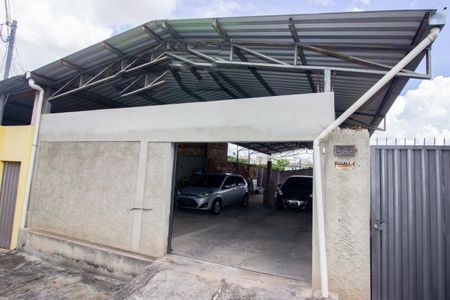 Casa para alugar com 190m², 5 quartos e 5 vagas Casa para alugar com 190m², 5 quartos e 5 vagasFachada