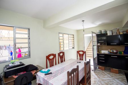 Casa para alugar com 190m², 5 quartos e 5 vagas Casa para alugar com 190m², 5 quartos e 5 vagasCozinha e Área de Serviço