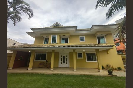 Casa de condomínio à venda com 750m², 3 quartos e 3 vagas