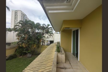 Casa de condomínio à venda com 750m², 3 quartos e 3 vagas