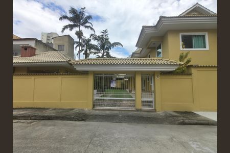 Casa de condomínio à venda com 750m², 3 quartos e 3 vagas