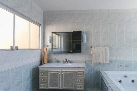 Casa à venda com 500m², 3 quartos e 5 vagasBanheiro da Suíte