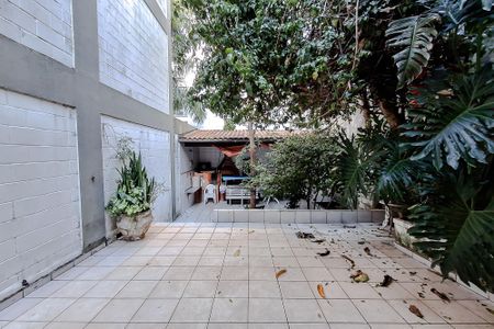 Casa à venda com 270m², 4 quartos e 2 vagasÁrea externa