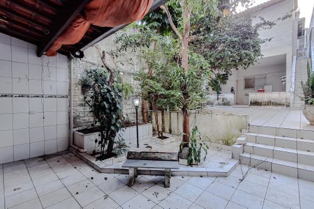 Casa à venda com 270m², 4 quartos e 2 vagasÁrea externa