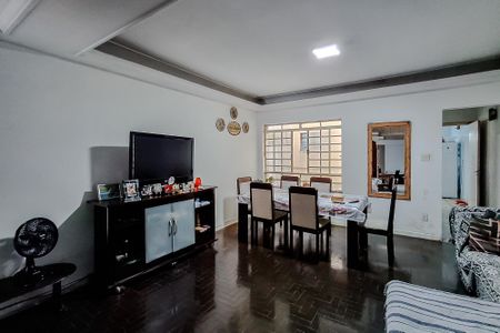 Casa à venda com 270m², 4 quartos e 2 vagasSala