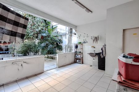 Casa à venda com 270m², 4 quartos e 2 vagasÁrea externa
