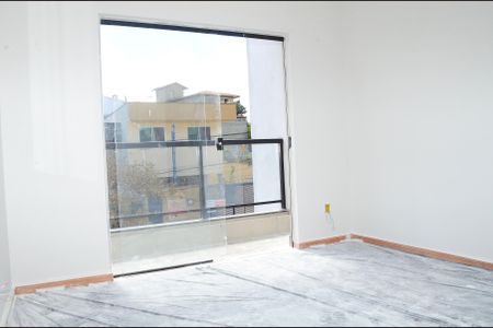 Casa à venda com 100m², 3 quartos e 2 vagasSuíte