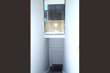 Casa à venda com 100m², 3 quartos e 2 vagasEscada