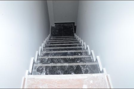 Casa à venda com 100m², 3 quartos e 2 vagasEscada