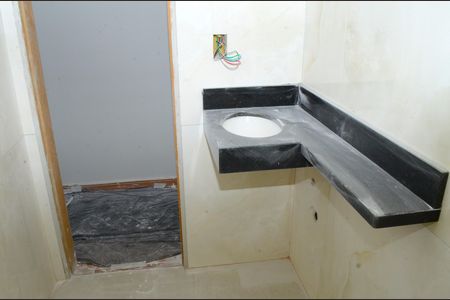 Casa à venda com 100m², 3 quartos e 2 vagasBanheiro da Suíte