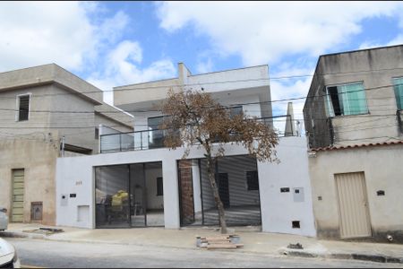 Casa à venda com 100m², 3 quartos e 2 vagasFachada