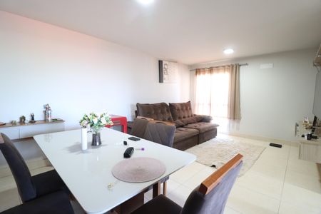 Apartamento para alugar com 68m², 2 quartos e 1 vagaSala