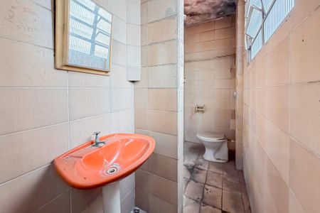 Casa à venda com 222m², 4 quartos e 1 vaga Casa à venda com 222m², 4 quartos e 1 vagaCasa 4 - Banheiro