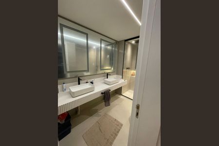 Apartamento à venda com 165m², 3 quartos e 3 vagas Apartamento à venda com 165m², 3 quartos e 3 vagasBanheiro