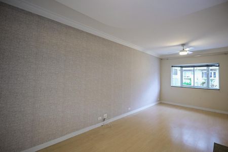 Casa de condomínio à venda com 168m², 3 quartos e 2 vagasSala