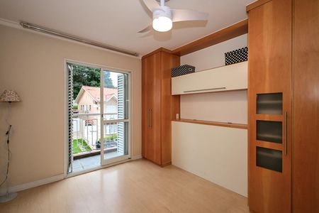 Casa de condomínio à venda com 168m², 3 quartos e 2 vagasSuíte