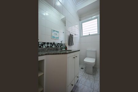 Casa de condomínio à venda com 168m², 3 quartos e 2 vagasLavabo