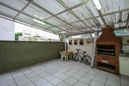 Casa de condomínio à venda com 168m², 3 quartos e 2 vagasChurrasqueira