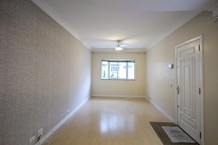 Casa de condomínio à venda com 168m², 3 quartos e 2 vagasSala