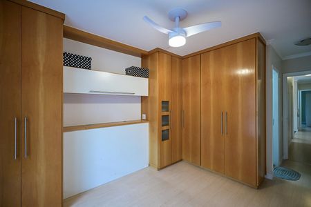 Casa de condomínio à venda com 168m², 3 quartos e 2 vagasSuíte