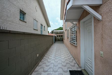 Casa de condomínio à venda com 168m², 3 quartos e 2 vagasCorredor Externo