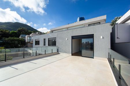 Casa à venda com 623m², 5 quartos e 4 vagasVARANDA QUARTO1