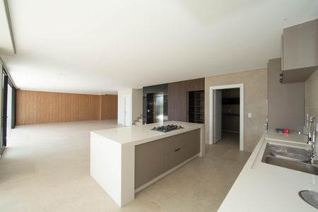 Casa à venda com 623m², 5 quartos e 4 vagas Casa à venda com 623m², 5 quartos e 4 vagasCOZINHA